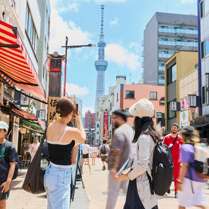 Tokyo: Asakusa & Sensoji ー Oldest Temple Walking Tour (2hrs)