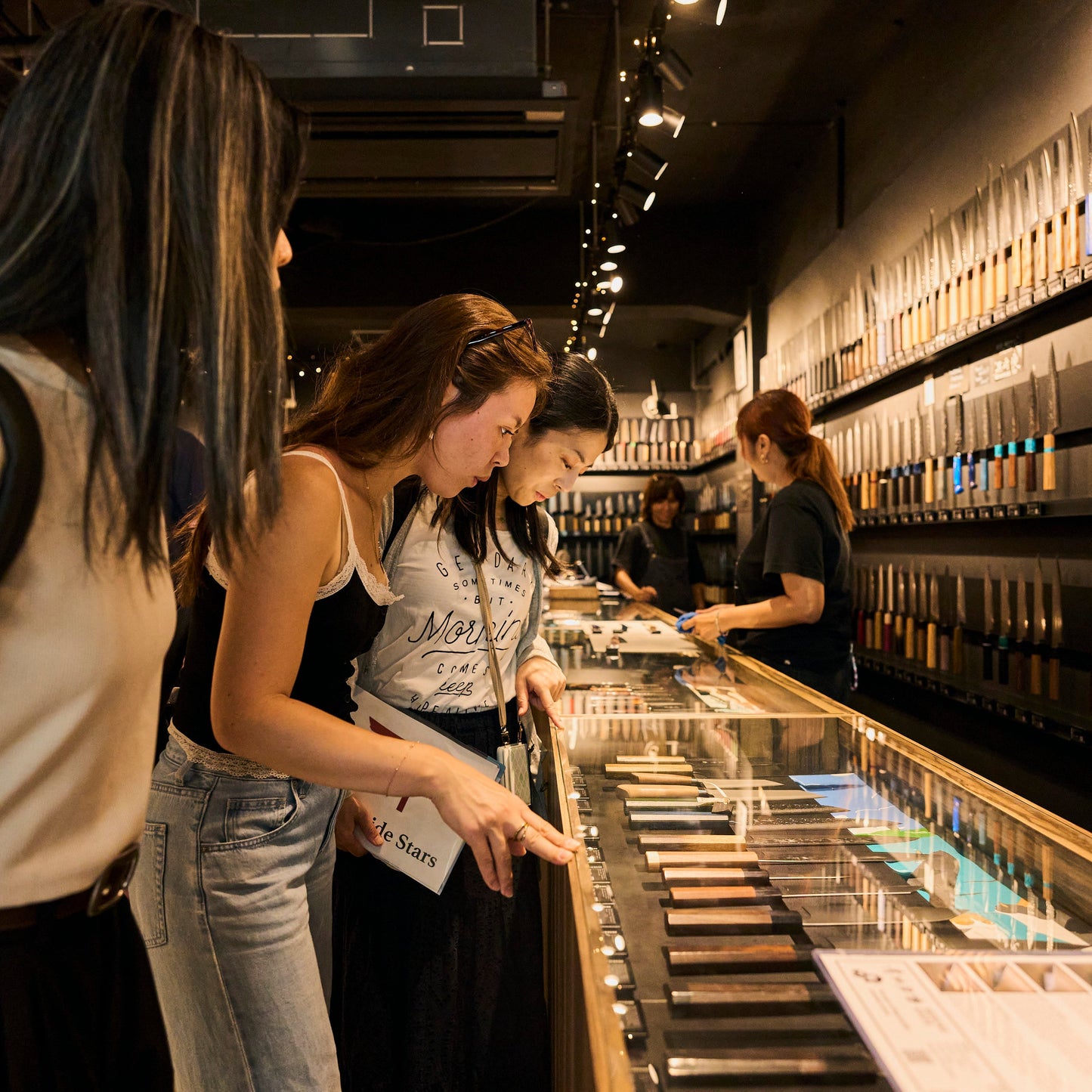 Tokyo: Asakusa & Sensoji ー Oldest Temple Walking Tour (2hrs)