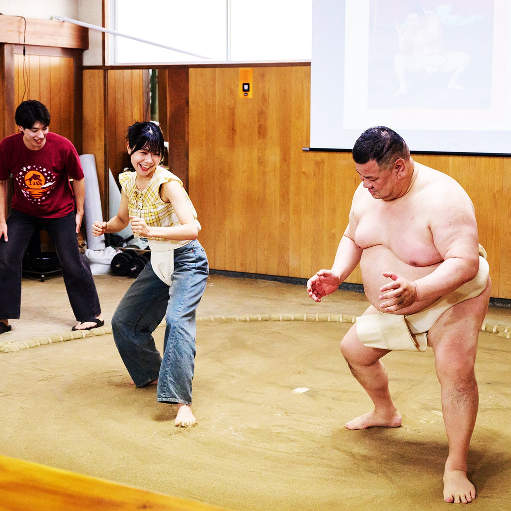 Osaka: Experiencia de sumo con espectáculo en vivo y desafío para el público