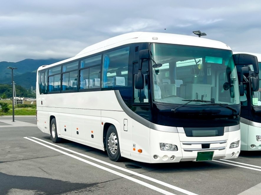 Tour bus at Arashiyama