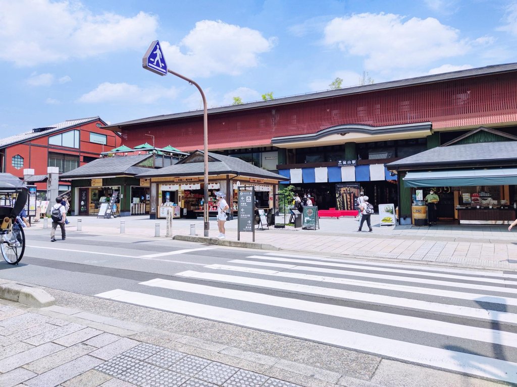 Street food vendors on Nagatsuji-dori