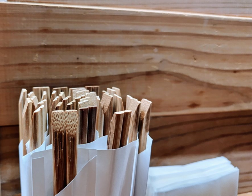 Risks of reusing disposable wooden chopsticks including mold