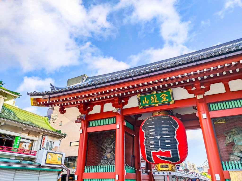 Nakamise shopping street leading to Senso-ji Temple