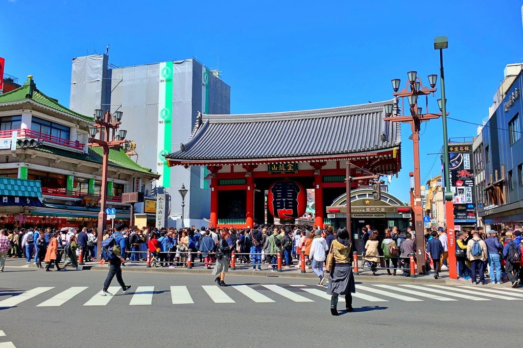 Back alley near Senso-ji Temple with traditional izakaya