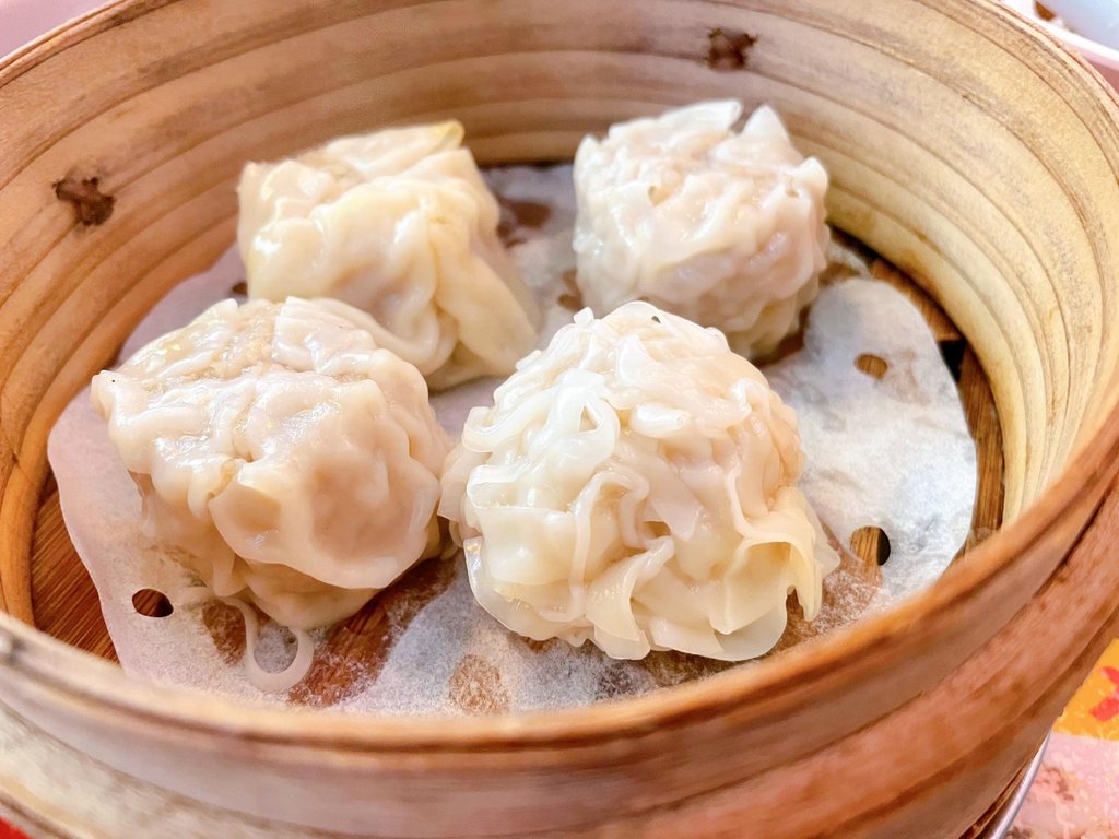 Steamed shumai dumplings at Shumai Sakaba