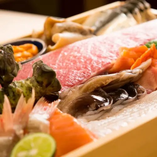 Sushi chef preparing Edomae sushi at Ginza Onodera