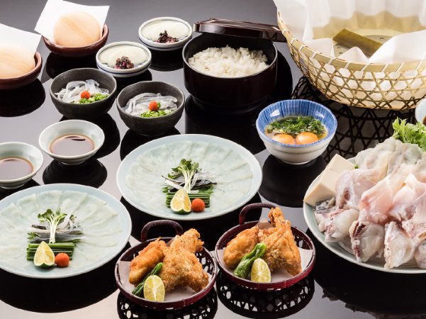 Fugu pufferfish course at Torafugutei Shibuya