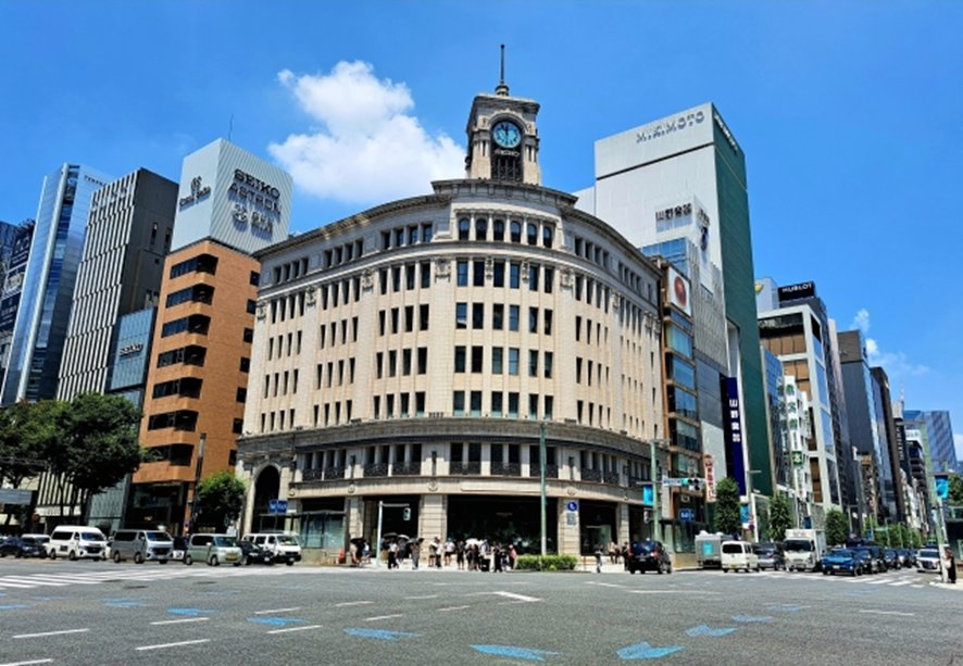 High-end sushi presentation in Ginza restaurant
