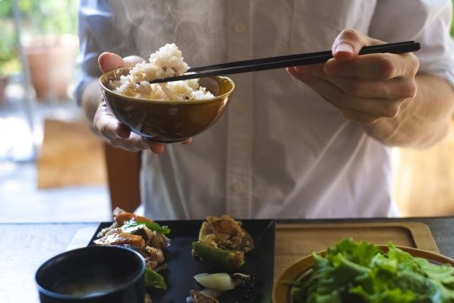 Left-handed chopstick use in Japan