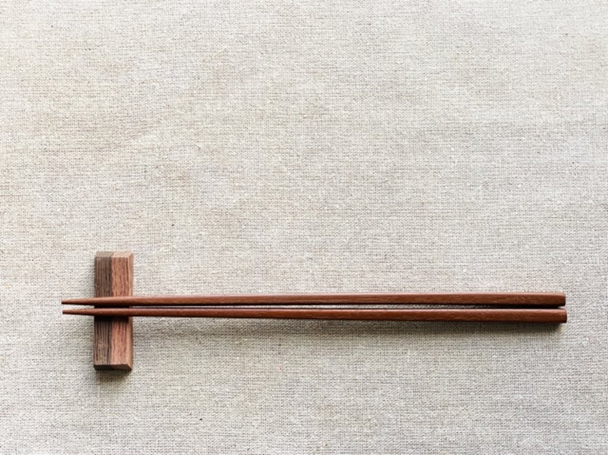 Chopstick rest placement etiquette Japan
