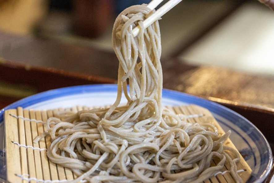 Slurping noodles etiquette in Japan