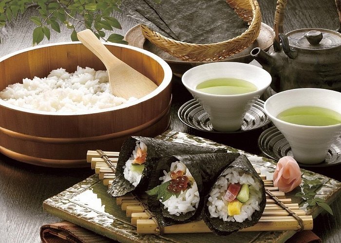 Hands-on sushi cooking class tour in Kyoto