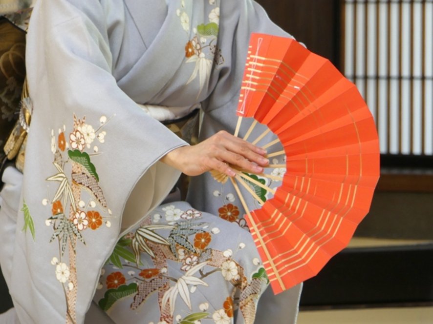 Geisha playing shamisen and dancing at performance
