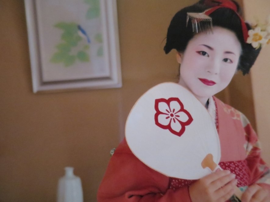 Geisha white makeup application technique
