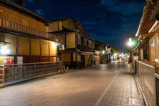 Hanamikoji Street in Gion with traditional teahouses