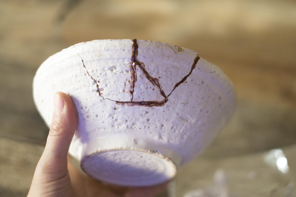 Different kintsugi materials for food safe repairs