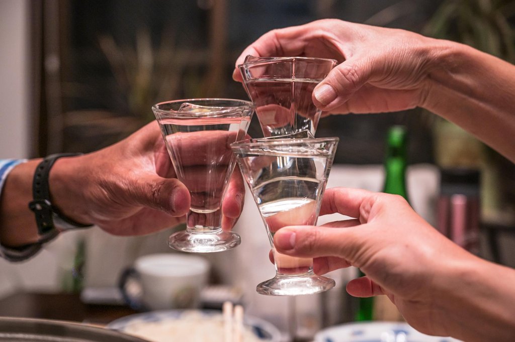 Proper chopstick etiquette at Japanese izakaya dining table