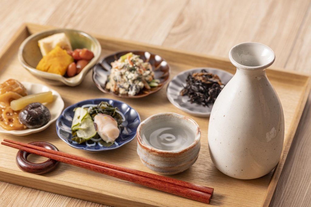 Guided food tour group visiting izakaya in Tokyo