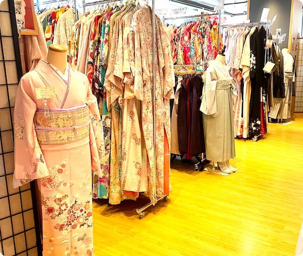Yukata rental options at wargo Asakusa