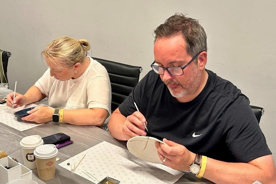 Intimate kintsugi workshop in a private café setting at Cafe AOU Ginza forest