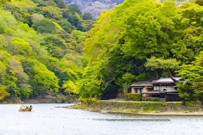 Kyoto: Arashiyama UNESCO Walking Tour with Admission