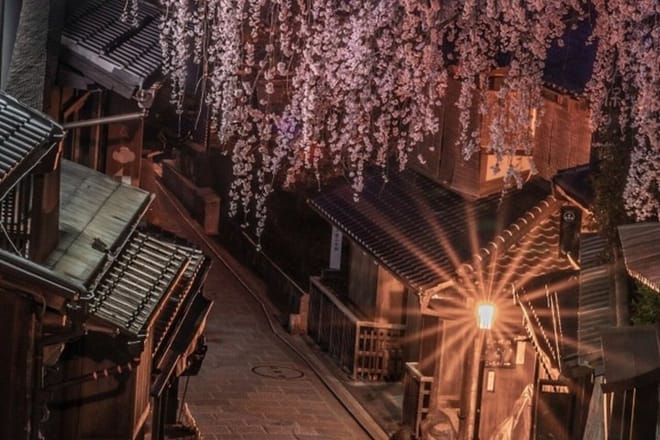 Kyoto: Gion Geisha District Sunset Tour in Spanish and en Español