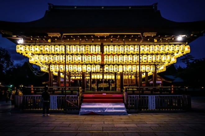 Kyoto: Gion Geisha District Sunset Tour in Spanish and en Español