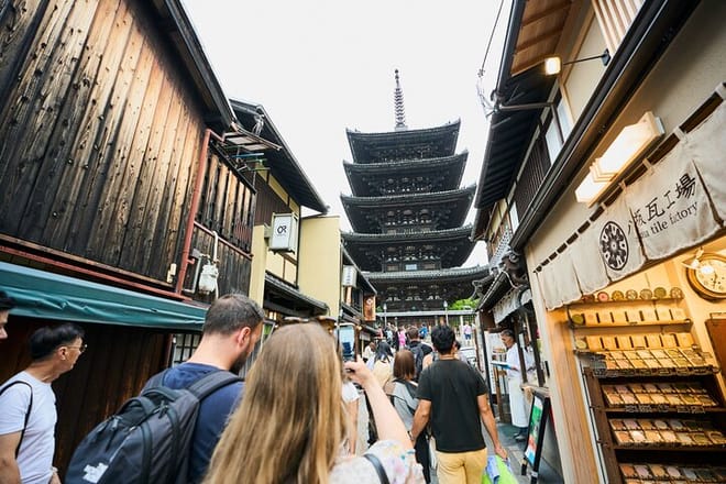 Kyoto: Gion Hidden Gems & Geisha Culture Tour