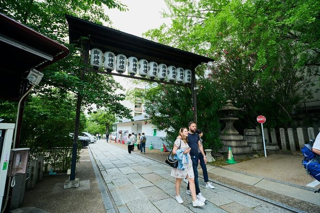 Kyoto: Gion Hidden Gems & Geisha Culture Tour
