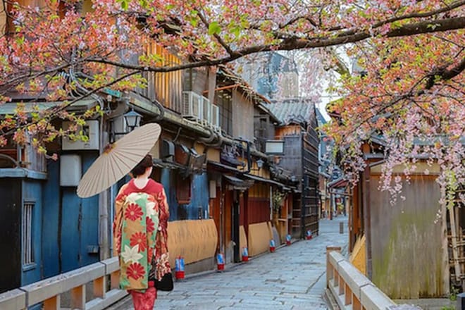 Kyoto: Gion Hidden Gems & Geisha Culture Tour