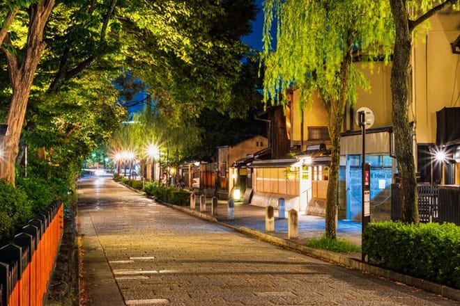 Kyoto: Guided Food Tour with 12 Dishes & 3 Drinks