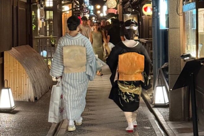 Kyoto: Guided Food Tour with 12 Dishes & 3 Drinks