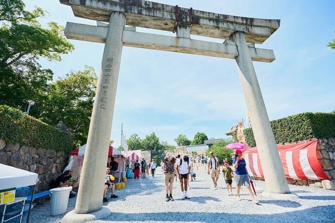Osaka Castle Walking Tour and Castle Tower Admission