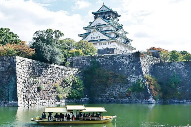 Osaka Castle Walking Tour and Castle Tower Admission