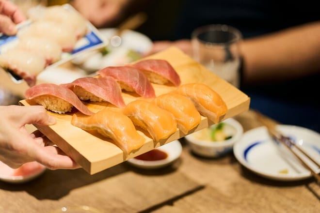 Osaka: Guided Food Tour with 12 Dishes at 4 Local Eateries