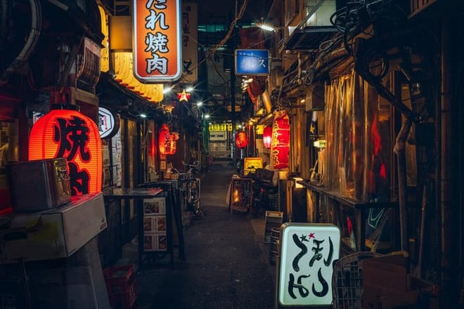 Osaka: Guided Food Tour with 12 Dishes at 4 Local Eateries