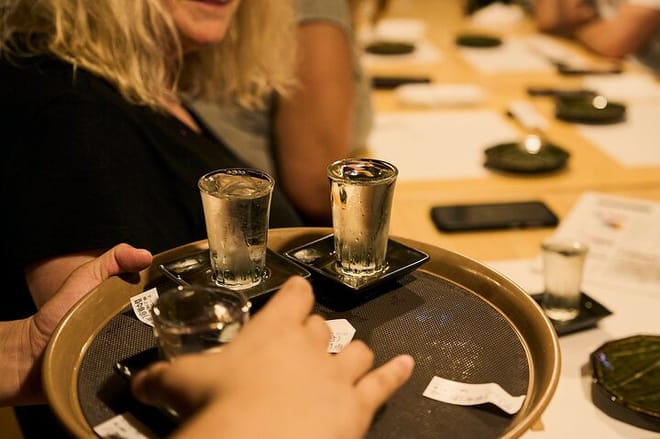 Osaka: Guided Food Tour with 12 Dishes at 4 Local Eateries