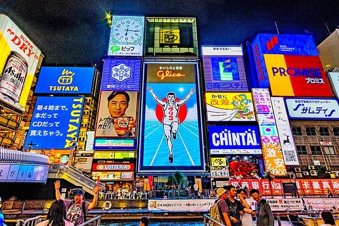 Osaka: Guided Food Tour with 12 Dishes at 4 Local Eateries
