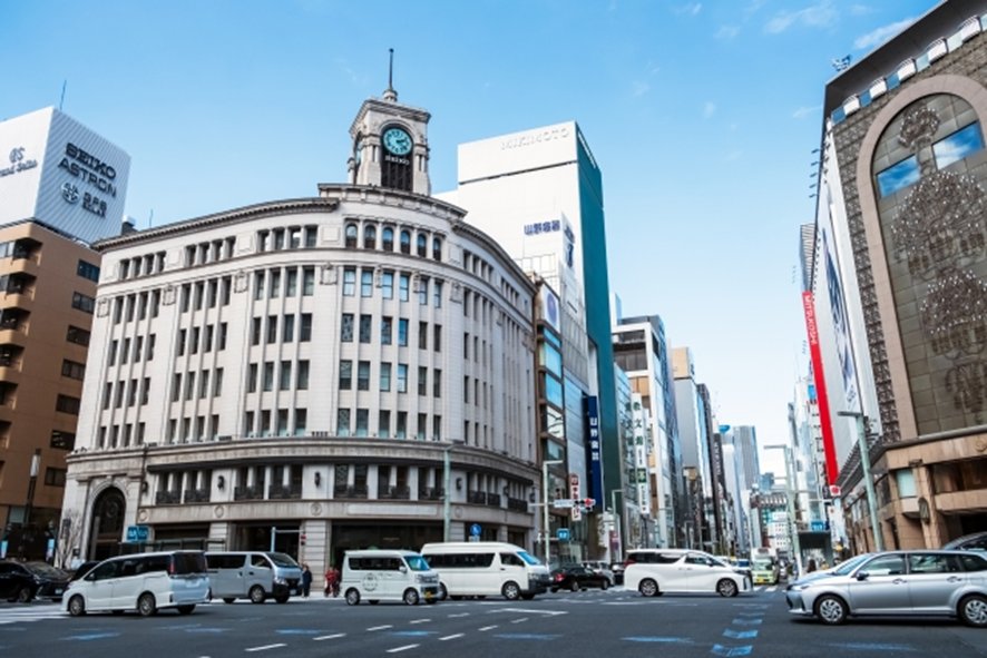 Enjoying rainy day activities Ginza