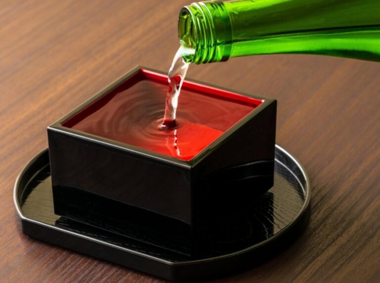 The Complete Guide to Tokyo Sake Bars: 3 English-Guided Tours and 2 Popular Bars for First-Timers