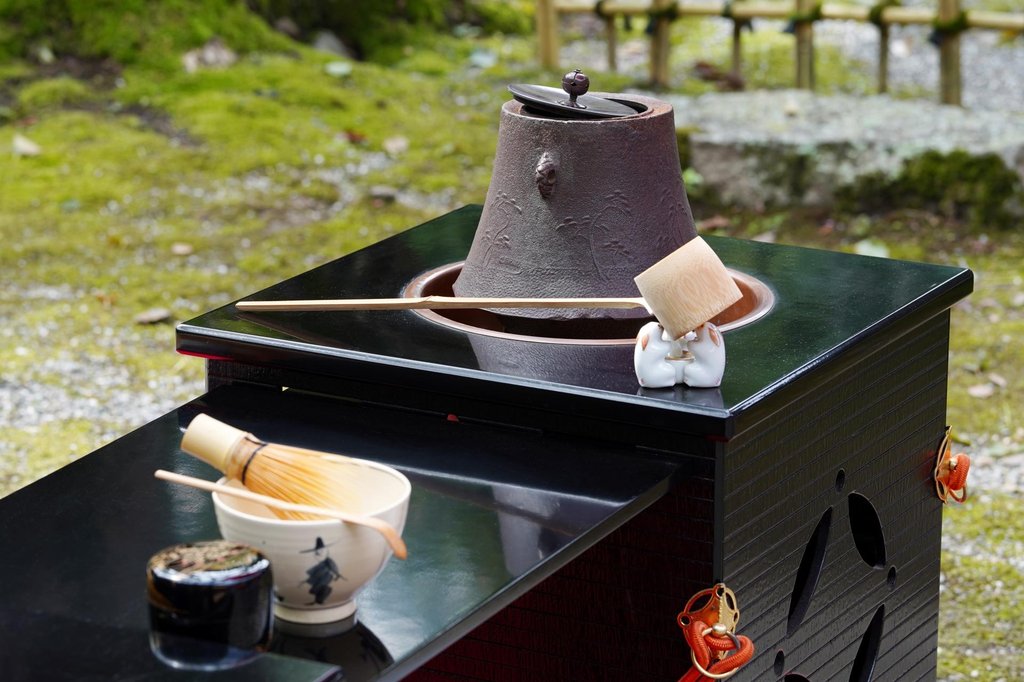 Tea ceremony preparation and etiquette