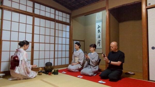 Japanese tea tasting experience at Tokyo Chaan