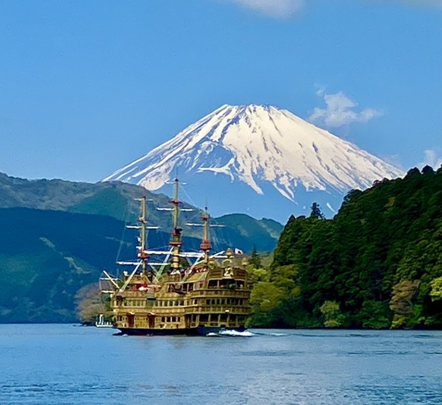Hakone pirate ship cruise on Lake Ashi