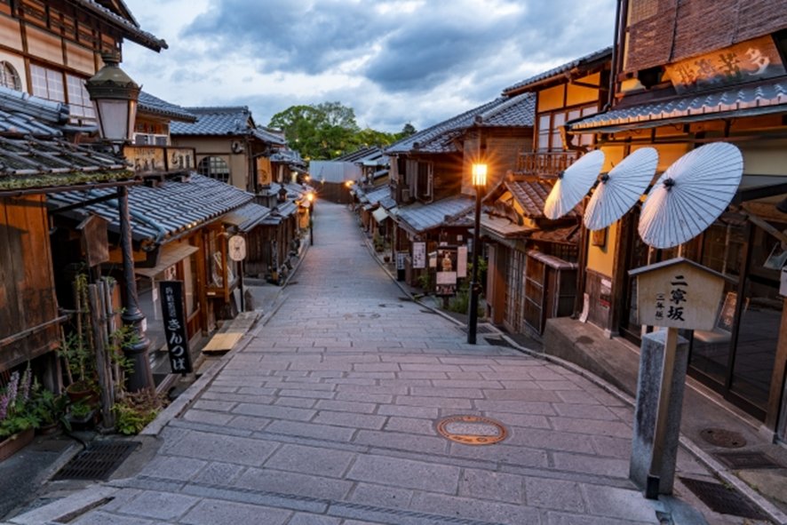 Stone-paved slopes of Ninenzaka and Sannenzaka in Kyoto
