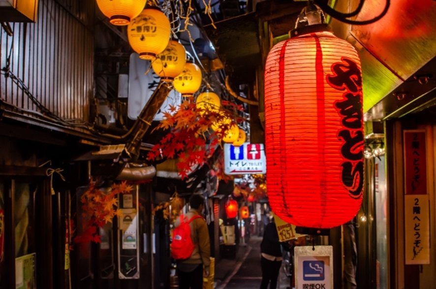 Omoide Yokocho alley with yakitori restaurants in Shinjuku