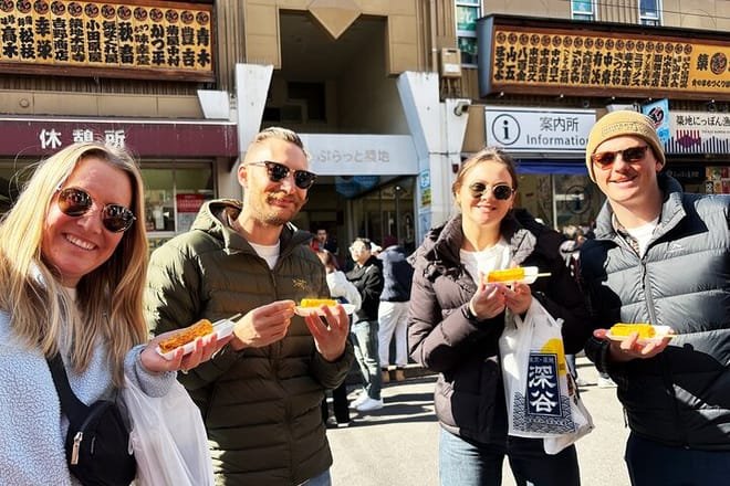Tsukiji food walking tour with fresh seafood tastings