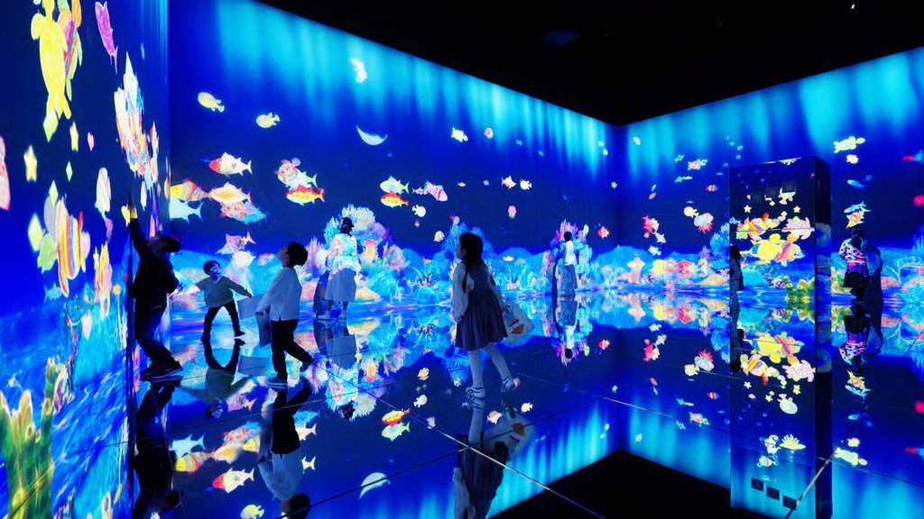teamLab Borderless digital art installation