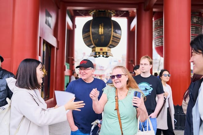 Local guide leading a small group tour in Kyoto