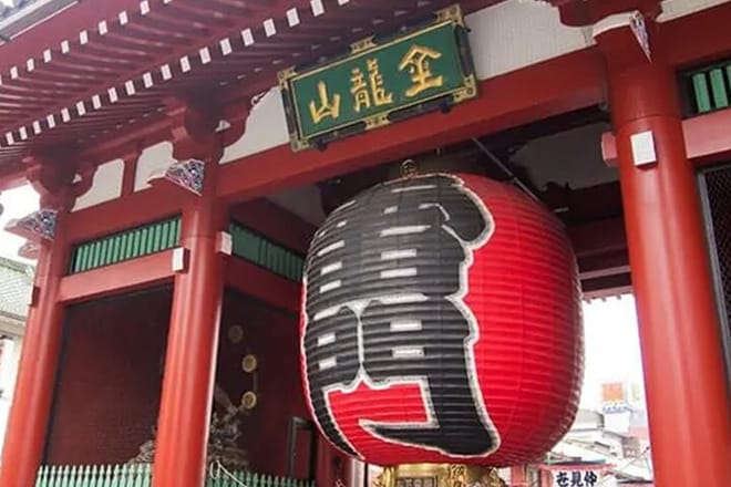 Tokyo: Asakusa & Sensoji ー Oldest Temple Walking Tour (2hrs)