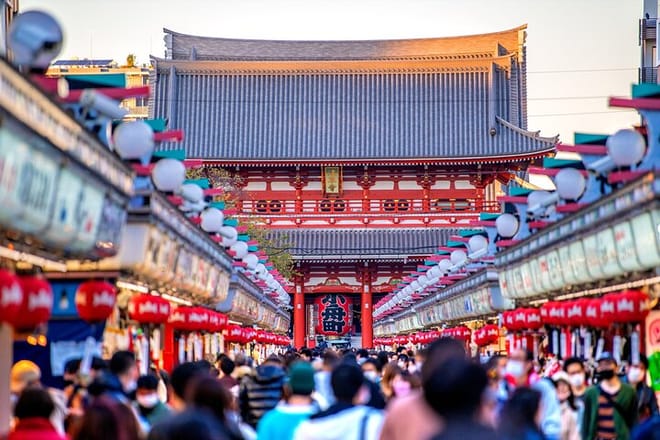 Tokyo: Asakusa & Sensoji ー Oldest Temple Walking Tour (2hrs)